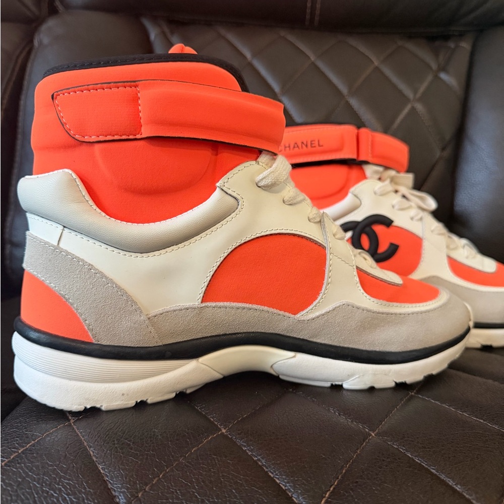 CHANEL Vibrant Orange and Cream Sneakers - Picture 5 of 6